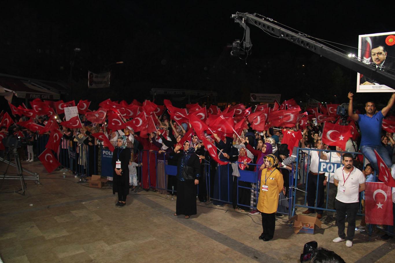 Engellilerden darbe karşıtı gösteriye destek Engellilerden darbe karşıtı gösteriye destek